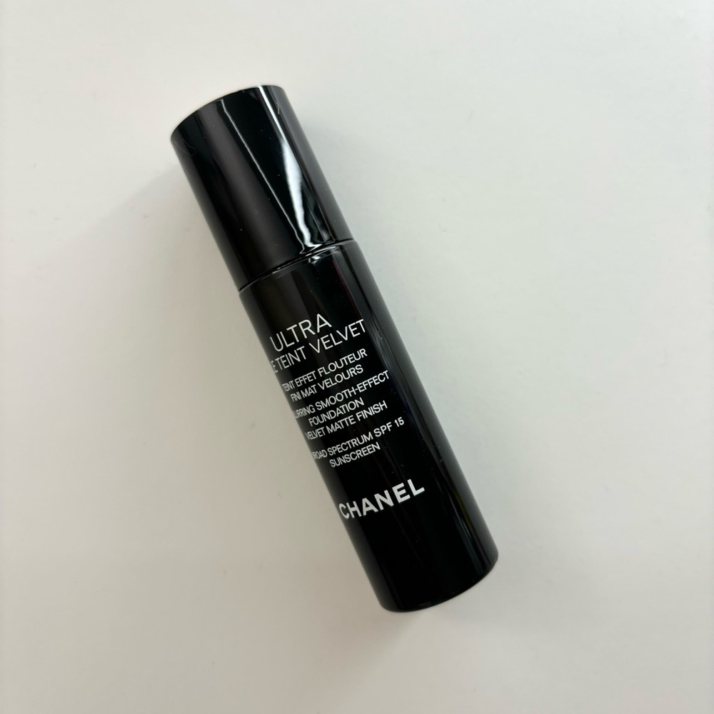 CHANEL Ultra Le Teint Velvet